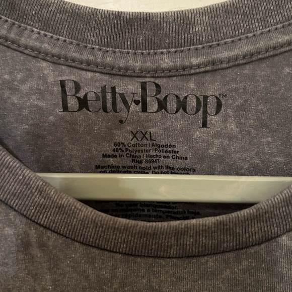Betty Boop T-Shirt - Picture 2 of 2